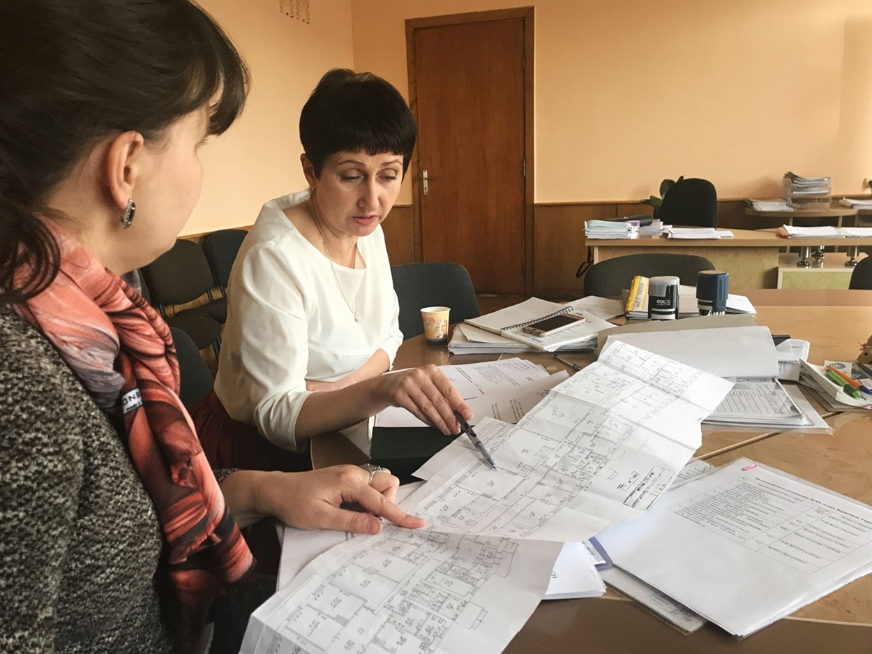 Тетяна Сизон у робочому кабінеті