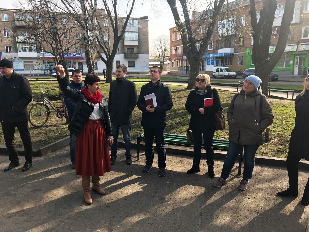 Як визначалися щодо місця розташування Великоднього містечка
