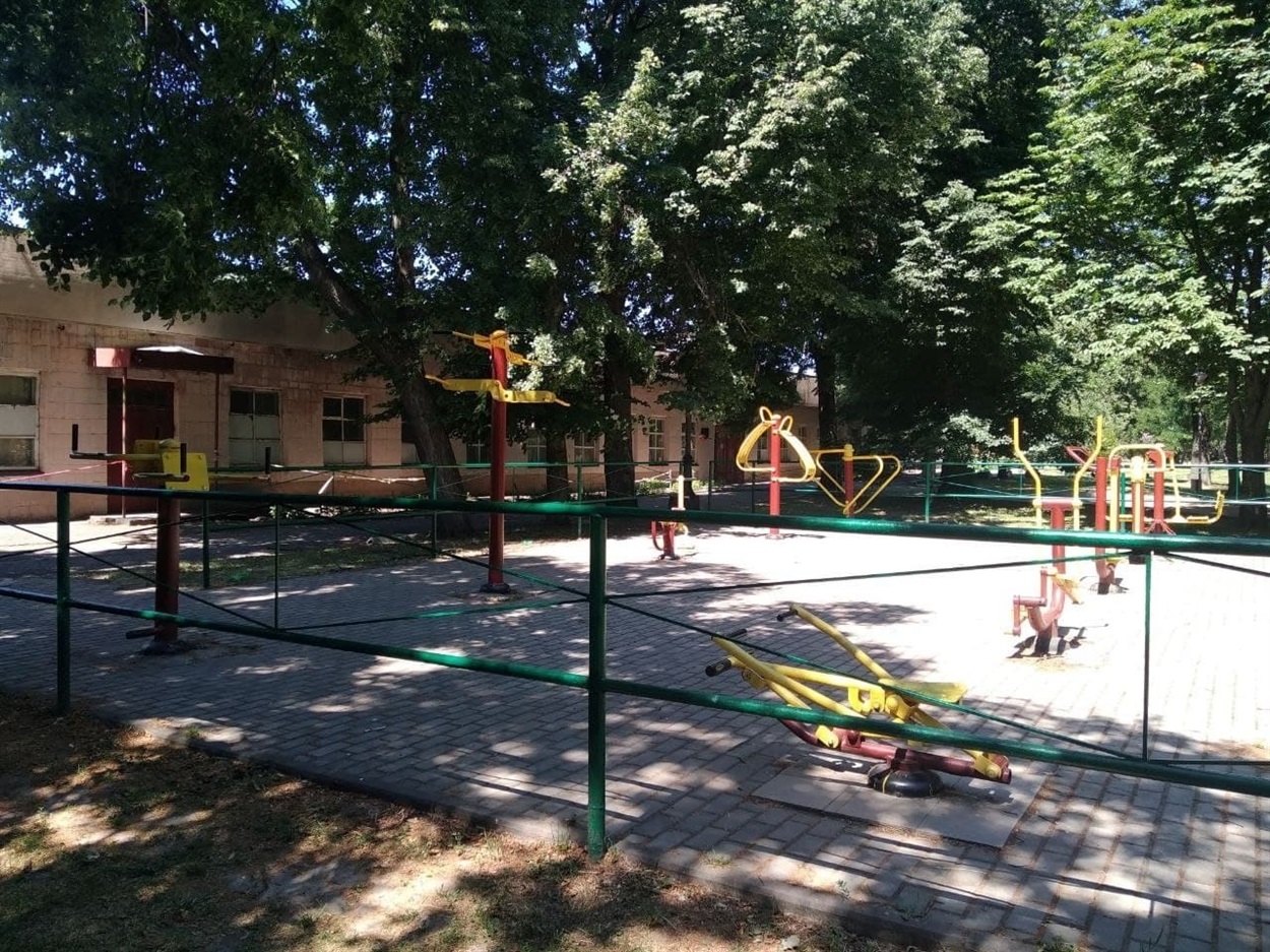 Тренажери в центральному парку міста