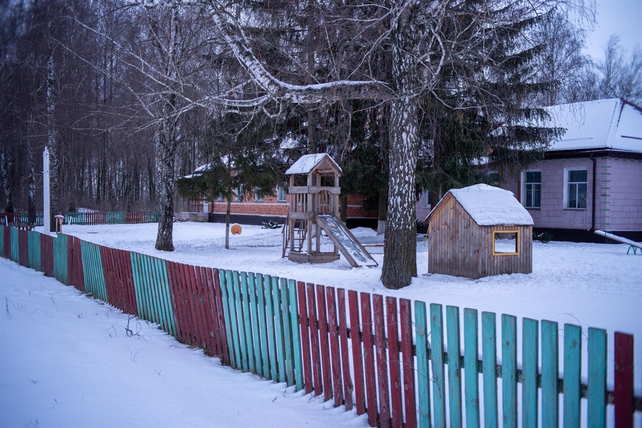 Дитячий майданчик в Шаповалівці